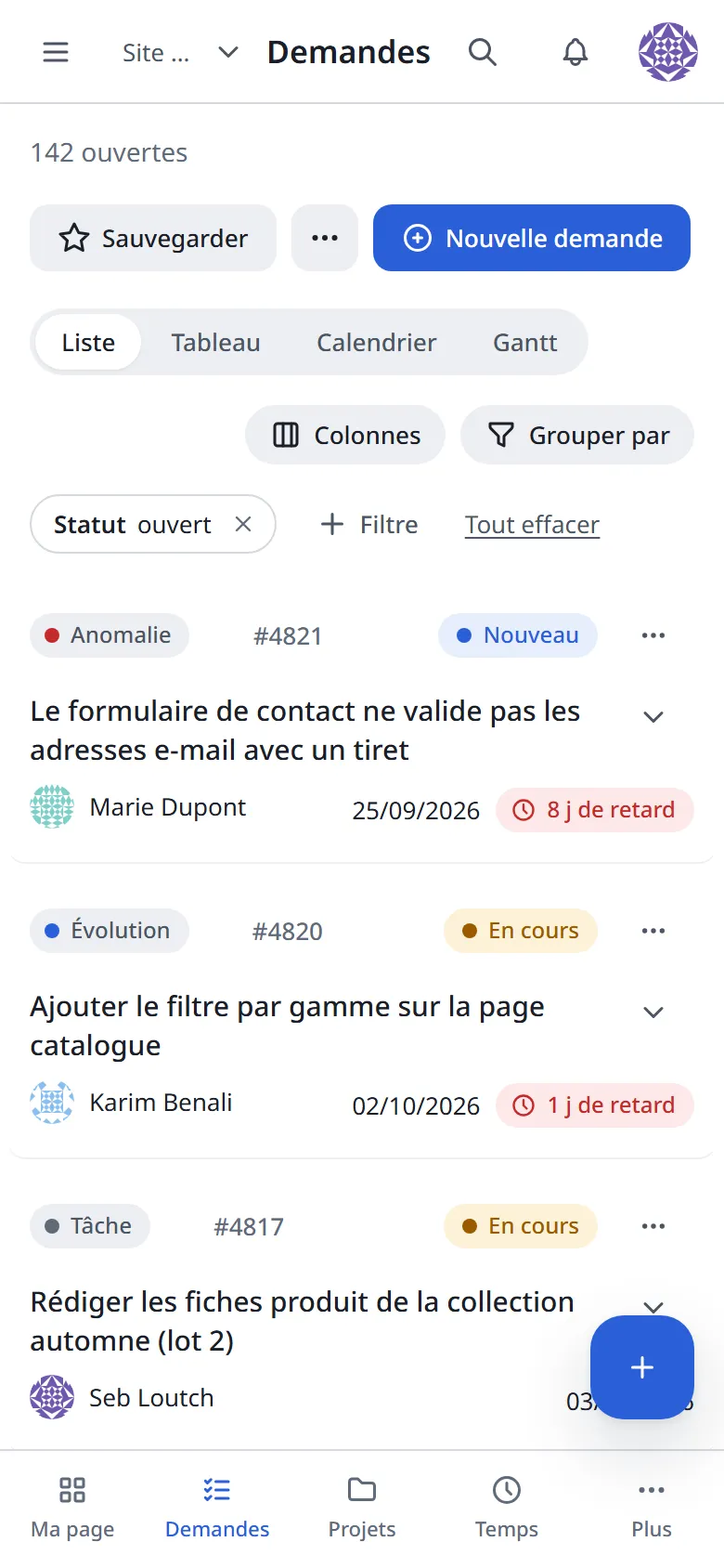 Issue list on a phone: cards with tracker, number, status, subject, assignee and delay; tab bar at the bottom.